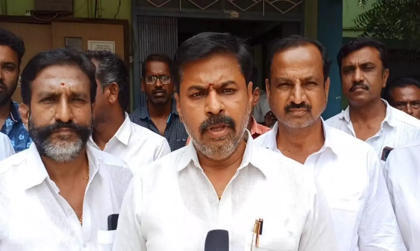 இலவச வேட்டி, சேலை உற்பத்தியை ஜூன் மாதம் தொடங்க கோரிக்கை..! இலவச வேட்டி, சேலை உற்பத்தியை ஜூன் மாதம் தொடங்க கோரிக்கை..!