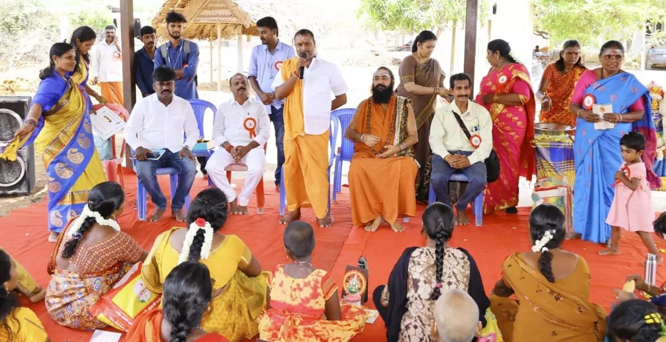 சுயதொழில் பயிற்சி முடித்த பெண்களுக்கு சான்றிதழ் சுயதொழில் பயிற்சி முடித்த பெண்களுக்கு சான்றிதழ்