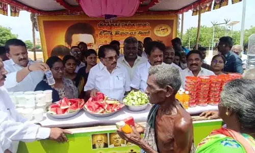 ராஜபாளையம் அருகே திமுக சார்பில் நீர்மோர் பந்தல் திறந்து வைத்த அமைச்சர் ராஜபாளையம் அருகே திமுக சார்பில் நீர்மோர் பந்தல் திறந்து வைத்த அமைச்சர்