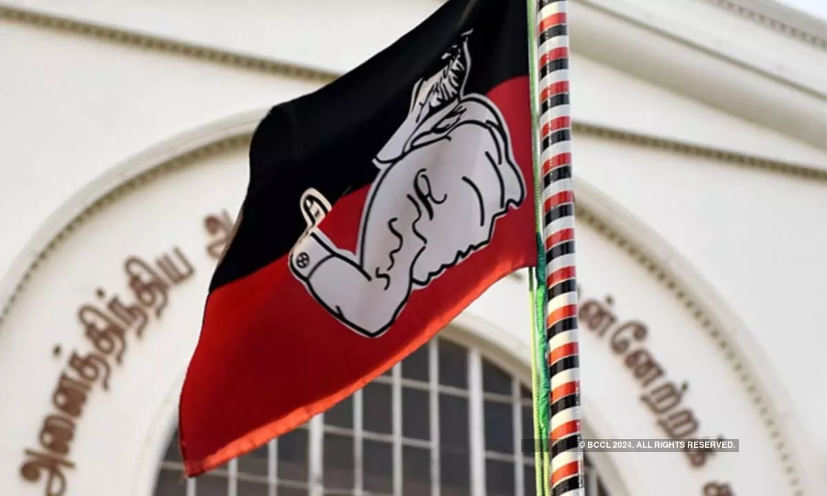 கலகலக்கும் கட்சி : அதிமுகவில் என்ன நடக்கும்? கலகலக்கும் கட்சி : அதிமுகவில் என்ன நடக்கும்?