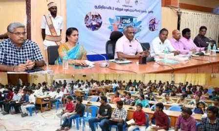 வாழும் போது மற்றவர்களுக்கு முன்மாதிரியாக இருக்க வேண்டும்: கலெக்டர் அறிவுரை