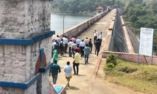 விவசாயிகள் போராட்டம் எதிரொலி :  டெல்லி நிபுணர்கள் கூட்டம் ரத்து..!