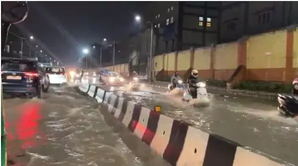 பெங்களூருவில் ஒரே நாளில் அதிக மழை! 133 ஆண்டுகால சாதனை முறியடிப்பு பெங்களூருவில் ஒரே நாளில் அதிக மழை! 133 ஆண்டுகால சாதனை முறியடிப்பு
