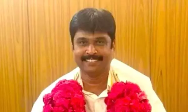 நாமக்கல் பாராளுமன்ற தொகுதி 4வது சுற்றில் திமுக வேட்பாளர் 3,161 ஓட்டுகள் முன்னிலை நாமக்கல் பாராளுமன்ற தொகுதி 4வது சுற்றில் திமுக வேட்பாளர் 3,161 ஓட்டுகள் முன்னிலை