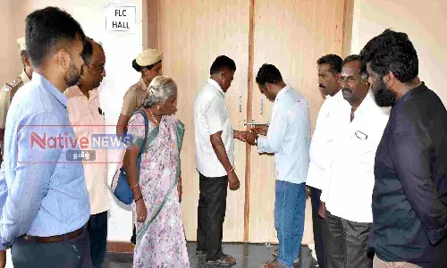 வாக்குப்பதிவு இயந்திரங்கள்: ஈரோடு கோட்டாட்சியர் அலுவலக கிடங்கில் சீல் வைப்பு..! வாக்குப்பதிவு இயந்திரங்கள்: ஈரோடு கோட்டாட்சியர் அலுவலக கிடங்கில் சீல் வைப்பு..!