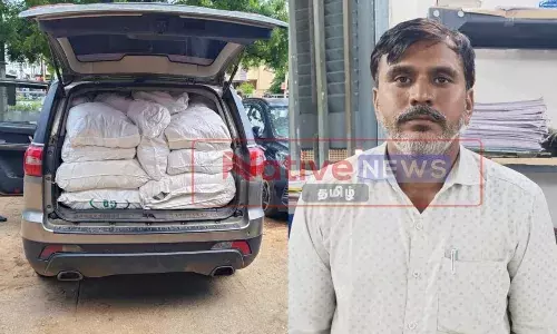 பெருந்துறை அருகே காரில் கடத்திய 397 கிலோ புகையிலை பொருட்கள் பறிமுதல்: ஒருவர் கைது பெருந்துறை அருகே காரில் கடத்திய 397 கிலோ புகையிலை பொருட்கள் பறிமுதல்: ஒருவர் கைது