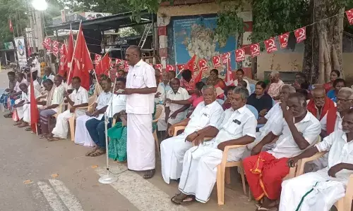 மதுரை அருகே, உசிலம்பட்டியில், மார்க்சிஸ்ட் கம்யூனிஸ்ட் கட்சி ஆர்ப்பாட்டம்!