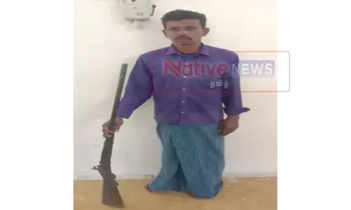 சத்தி அருகே கடம்பூரில் வீட்டில் பதுக்கிய நாட்டுத் துப்பாக்கி: ஒருவர் கைது சத்தி அருகே கடம்பூரில் வீட்டில் பதுக்கிய நாட்டுத் துப்பாக்கி: ஒருவர் கைது