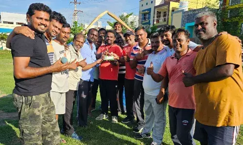 இந்திய அணி வெற்றியை கேக் வெட்டி கொண்டாடிய மதுரை ரசிகர்கள்..!