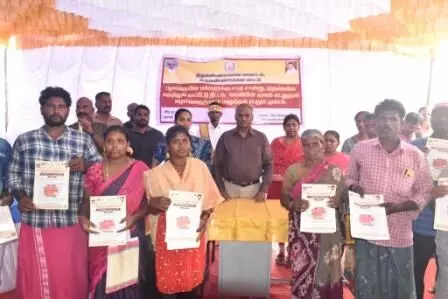 பழங்குடியினருக்கு எஸ் டி சான்றிதழ் வழங்கிய மாவட்ட ஆட்சியர் பழங்குடியினருக்கு எஸ் டி சான்றிதழ் வழங்கிய மாவட்ட ஆட்சியர்