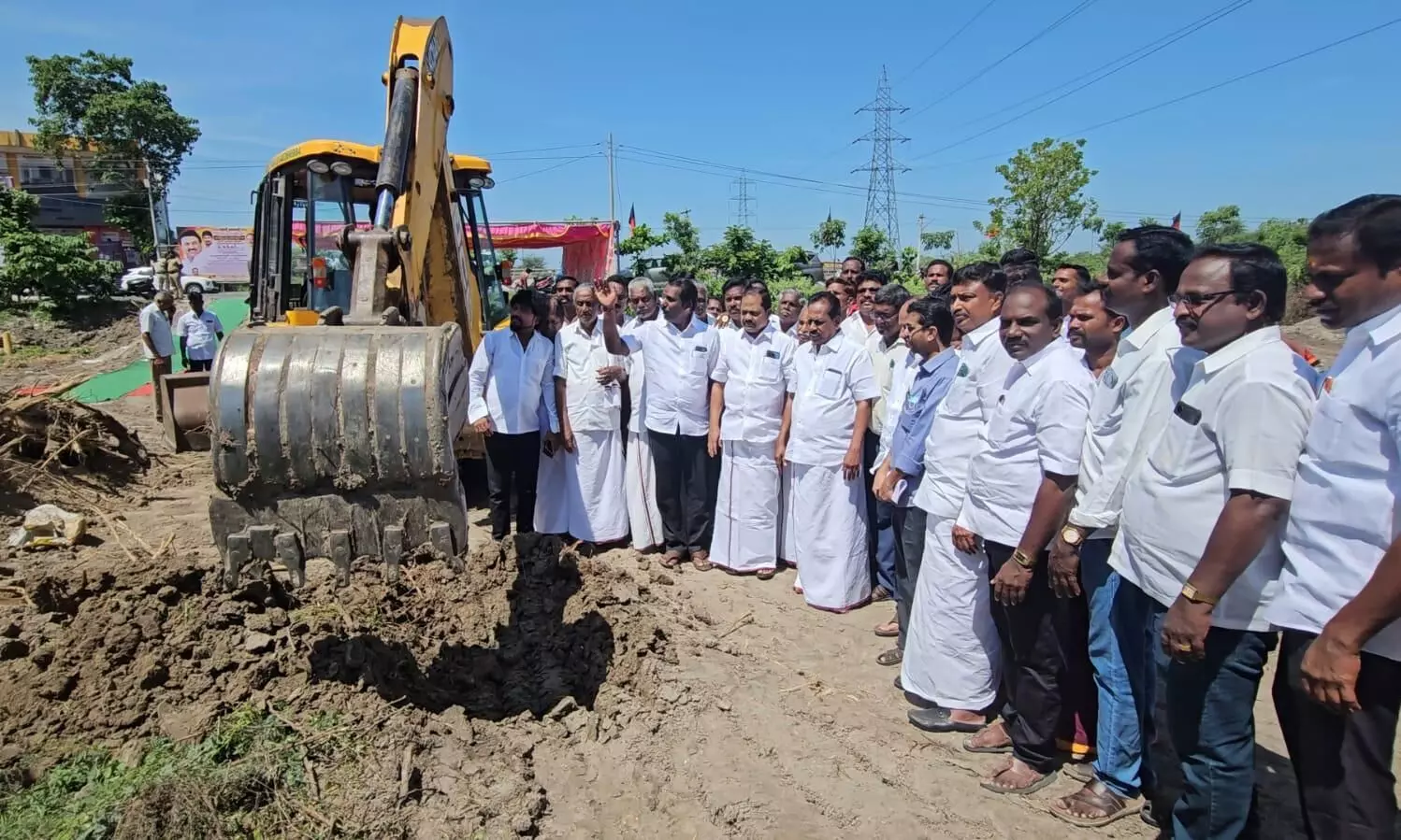 அறிவித்த 10 ஆண்டுகளுக்கு பிறகு துவங்கிய உத்திரமேரூர் புறவழிச்சாலை பணி அறிவித்த 10 ஆண்டுகளுக்கு பிறகு துவங்கிய உத்திரமேரூர் புறவழிச்சாலை பணி