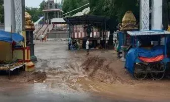ஆடி கிருத்திகைக்குள் சாலையை சீர் செய்ய பக்தர்கள் கோரிக்கை ஆடி கிருத்திகைக்குள் சாலையை சீர் செய்ய பக்தர்கள் கோரிக்கை