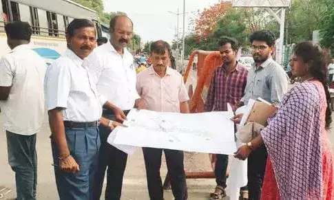 போளூரில் நெடுஞ்சாலைத்துறை சாலை பாதுகாப்பு கண்காணிப்பு பொறியாளர் ஆய்வு போளூரில் நெடுஞ்சாலைத்துறை சாலை பாதுகாப்பு கண்காணிப்பு பொறியாளர் ஆய்வு