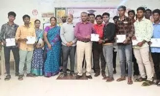 வங்கி கணக்குகளை துவங்க மாணவ மாணவிகளுக்கு கலெக்டர் வலியுறுத்தல் வங்கி கணக்குகளை துவங்க மாணவ மாணவிகளுக்கு கலெக்டர் வலியுறுத்தல்