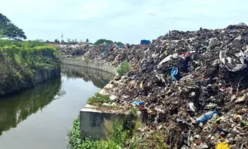 குப்பை மேட்டால் பாதிக்கப்படும் ராஜா வாய்க்கால்!   நடவடிக்கை எடுக்க கோரிக்கை