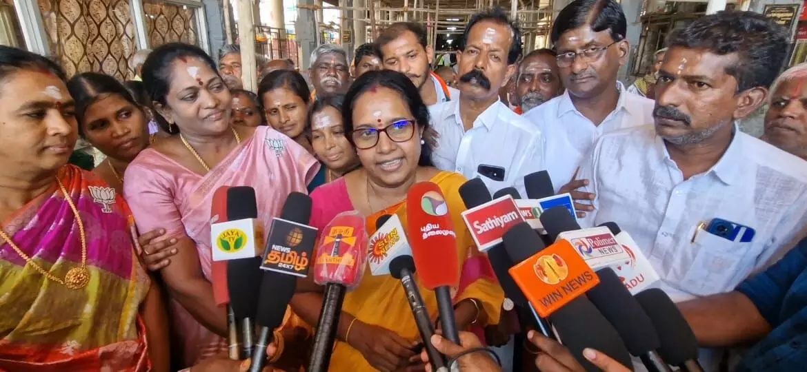 பட்ஜெட்டில் பெயர் இல்லை என்று தமிழக அரசு கூறுவது குழந்தைத்தனமான பேச்சு -பாஜக சட்டமன்ற உறுப்பினர் வானதி ஸ்ரீனிவாசன் பட்ஜெட்டில் பெயர் இல்லை என்று தமிழக அரசு கூறுவது குழந்தைத்தனமான பேச்சு -பாஜக சட்டமன்ற உறுப்பினர் வானதி ஸ்ரீனிவாசன்