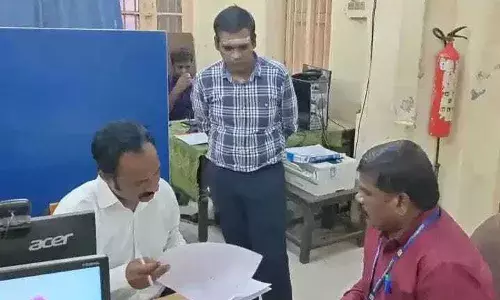செங்கம் பத்திரப்பதிவு அலுவலகத்தில் லஞ்ச ஒழிப்பு போலீசார் அதிரடி சோதனை செங்கம் பத்திரப்பதிவு அலுவலகத்தில் லஞ்ச ஒழிப்பு போலீசார் அதிரடி சோதனை