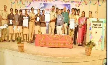 சமூக வலைதளங்களில் புகைப்படங்களை பகிர வேண்டாம்: சைபர் கிரைம் அறிவுரை சமூக வலைதளங்களில் புகைப்படங்களை பகிர வேண்டாம்: சைபர் கிரைம் அறிவுரை