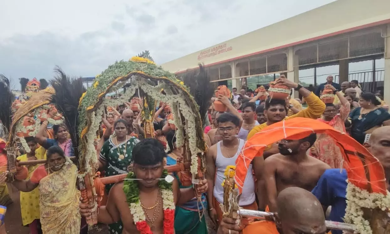 திருத்தணி சுப்பிரமணிய சுவாமி கோயில் ஆடிப்பூர திருவிழா கோலாகலம்..! திருத்தணி சுப்பிரமணிய சுவாமி கோயில் ஆடிப்பூர திருவிழா கோலாகலம்..!