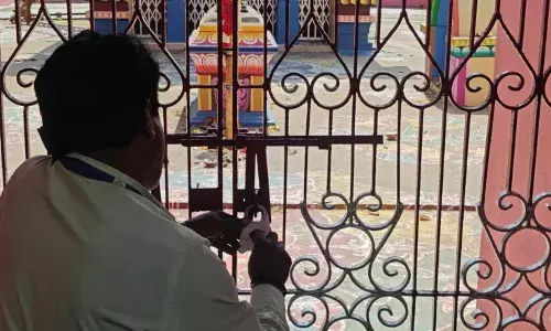 கோவிலில் சாமி தரிசனம் செய்ய பட்டியலின மக்களுக்கு அனுமதி மறுப்பு கோவிலில் சாமி தரிசனம் செய்ய பட்டியலின மக்களுக்கு அனுமதி மறுப்பு