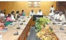 வருவாய்த்துறை அலுவலர்கள் பொறுப்புணர்வுடன் பணியாற்ற கூடுதல் ஆணையர் அறிவுறுத்தல் வருவாய்த்துறை அலுவலர்கள் பொறுப்புணர்வுடன் பணியாற்ற கூடுதல் ஆணையர் அறிவுறுத்தல்