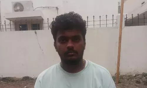கோவையில் கார் மோதி ஊர்க்காவல் படை வீரர் உயிரிழப்பு: டிரைவர் கைது கோவையில் கார் மோதி ஊர்க்காவல் படை வீரர் உயிரிழப்பு: டிரைவர் கைது