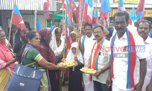 கோபி பேருந்து நிலையத்தில் திருமாவளவன் பிறந்த நாள் விழா..! கோபி பேருந்து நிலையத்தில் திருமாவளவன் பிறந்த நாள் விழா..!