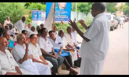 மேல்மா சிப்காட் திட்டத்திற்கு எதிர்ப்பு தெரிவித்து விவசாயிகள் திடீர் போராட்டம் மேல்மா சிப்காட் திட்டத்திற்கு எதிர்ப்பு தெரிவித்து விவசாயிகள் திடீர் போராட்டம்