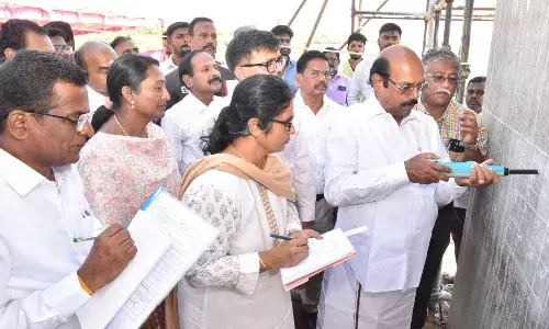மதுரை மேம்பாலப் பணிகளை விரைந்து முடிக்க அமைச்சர் எ.வ. வேலு உத்தரவு