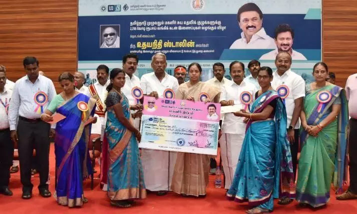 சேலம் மாவட்டத்தில் மகளிர் சுய உதவிக் குழுக்களுக்கு ரூ.124 கோடி கடனுதவி சேலம் மாவட்டத்தில் மகளிர் சுய உதவிக் குழுக்களுக்கு ரூ.124 கோடி கடனுதவி