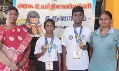 உலக சிலம்பம் சாம்பியன்ஷிப் போட்டி: தங்கம் வென்று அரசு பள்ளி சாதனை உலக சிலம்பம் சாம்பியன்ஷிப் போட்டி: தங்கம் வென்று அரசு பள்ளி சாதனை