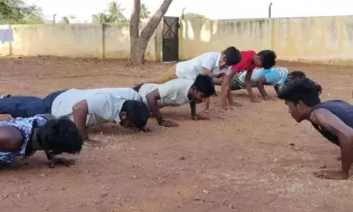 கலெக்டருக்கு தண்டனை 10 தண்டால்! திருப்பூரில் சுவாரஸ்யம்..! கலெக்டருக்கு தண்டனை 10 தண்டால்! திருப்பூரில் சுவாரஸ்யம்..!