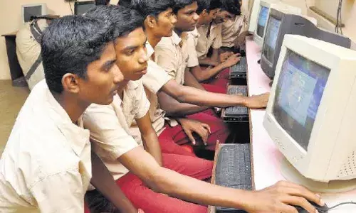 காரிமங்கலம்; அரசு பள்ளி மாணவர்களுக்கு இலவச கம்ப்யூட்டர் பயிற்சி!