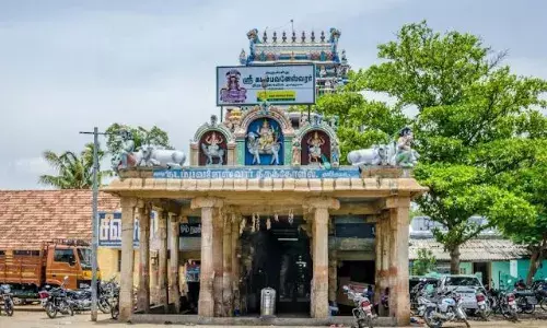 குளித்தலை கடம்பவனேஸ்வரர் கோயில்  ஆக்கிரமிப்புகளை அகற்றக் கோரிக்கை..! குளித்தலை கடம்பவனேஸ்வரர் கோயில்  ஆக்கிரமிப்புகளை அகற்றக் கோரிக்கை..!