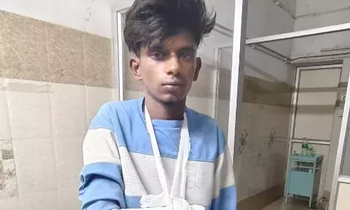 இரு வேறு விபத்துகளில் இரண்டு குற்றவாளிகள் கை முறிவு இரு வேறு விபத்துகளில் இரண்டு குற்றவாளிகள் கை முறிவு