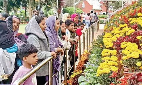 உதகையில் காலாண்டு விடுமுறை கூட்டம்: சூடுபிடிக்கும் சுற்றுலா துறை