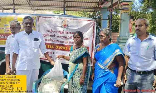 கிராம சபை கூட்டத்தில் விவசாயிகளுக்கு மானியத்தில் உளுந்து விதை..! கிராம சபை கூட்டத்தில் விவசாயிகளுக்கு மானியத்தில் உளுந்து விதை..!