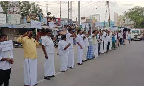 அரூரில் காவிரி உபரி நீருக்காக பாமக கடையடைப்பு போராட்டம் அரூரில் காவிரி உபரி நீருக்காக பாமக கடையடைப்பு போராட்டம்