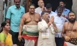 அருணாச்சலேஸ்வரர் கோயிலில் சுவாமி தரிசனம் செய்த கர்நாடகா துணை முதல்வர்