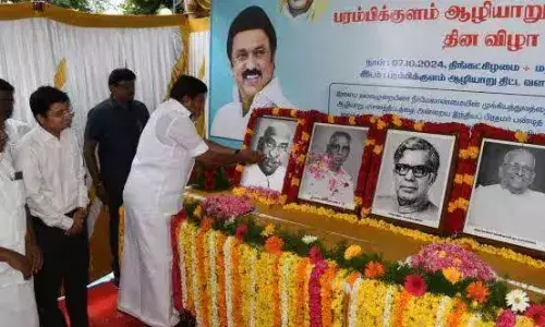 பொள்ளாச்சியில் பி.ஏ.பி. திட்ட தின விழா: அமைச்சரின் சில நிமிட வருகையால் விவசாயிகள் ஏமாற்றம் பொள்ளாச்சியில் பி.ஏ.பி. திட்ட தின விழா: அமைச்சரின் சில நிமிட வருகையால் விவசாயிகள் ஏமாற்றம்