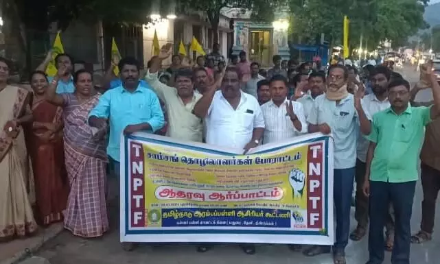 சாம்சங் தொழிலாளர்களுக்கு ஆதரவாக ,தொடக்கப் பள்ளி ஆசிரியர்கள் போராட்டம்...! சாம்சங் தொழிலாளர்களுக்கு ஆதரவாக ,தொடக்கப் பள்ளி ஆசிரியர்கள் போராட்டம்...!