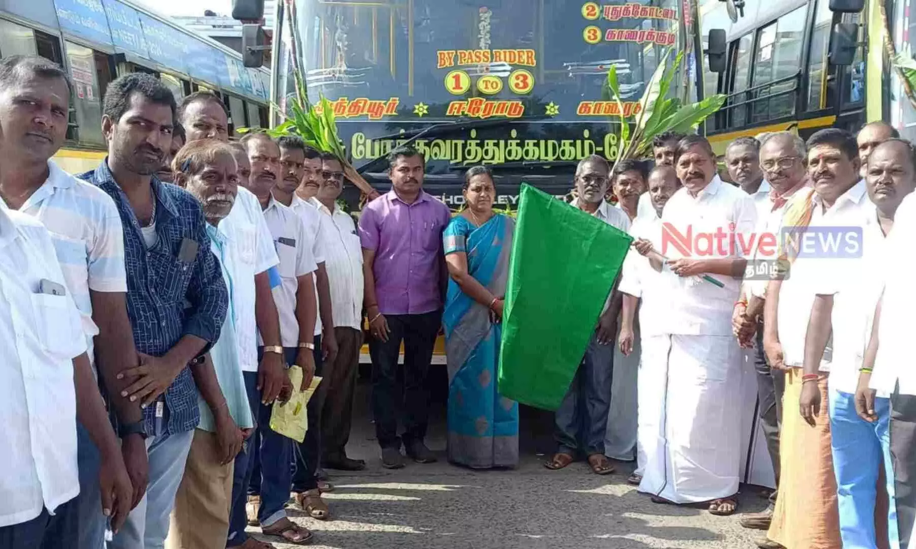 அந்தியூரில் 2 புதிய பேருந்துகளின் இயக்கத்தை தொடங்கி வைத்த எம்எல்ஏ அந்தியூரில் 2 புதிய பேருந்துகளின் இயக்கத்தை தொடங்கி வைத்த எம்எல்ஏ