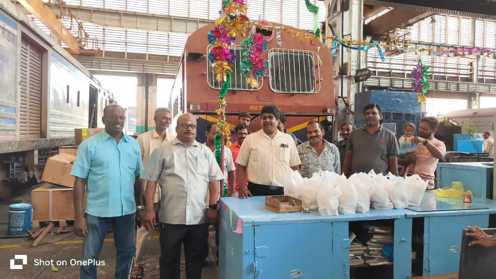 பொன்மலை ரயில்வே பணிமனை ஆயுத பூஜை விழாவில் விழிப்புணர்வு நிகழ்ச்சி பொன்மலை ரயில்வே பணிமனை ஆயுத பூஜை விழாவில் விழிப்புணர்வு நிகழ்ச்சி