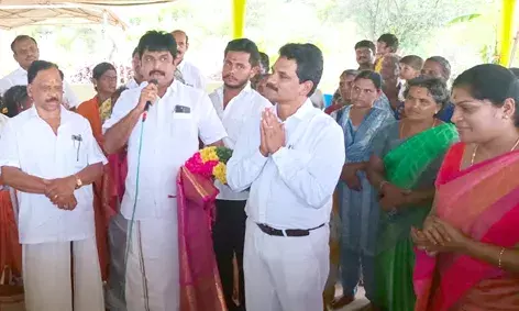 தலைமலை பெருமாள் கோயிலில் புரட்டாசி  கிரிவலம்: எம்.பி., எம்எல்ஏ பங்கேற்பு