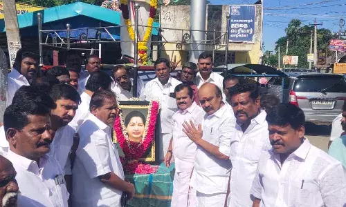 திருச்சி அருகே  அதிமுக வின் 53-வது ஆண்டு தொடக்க விழா கொண்டாட்டம் திருச்சி அருகே  அதிமுக வின் 53-வது ஆண்டு தொடக்க விழா கொண்டாட்டம்