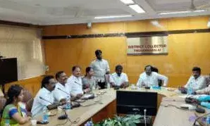 திருவண்ணாமலை மாநகரில் போக்குவரத்து நெரிசலை முறைப்படுத்துதல் குறித்து ஆலோசனைக் கூட்டம் திருவண்ணாமலை மாநகரில் போக்குவரத்து நெரிசலை முறைப்படுத்துதல் குறித்து ஆலோசனைக் கூட்டம்