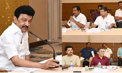 மதுரை செல்லூரில் வெள்ளம் பாதிப்பு குறித்து முதல்வர் ஸ்டாலின் ஆலோசனை மதுரை செல்லூரில் வெள்ளம் பாதிப்பு குறித்து முதல்வர் ஸ்டாலின் ஆலோசனை