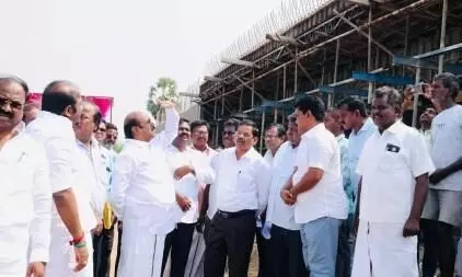 தென்பெண்ணை ஆற்றின் நடுவே உயர்மட்ட பாலம்: நேரில் ஆய்வு செய்த அமைச்சர் வேலு தென்பெண்ணை ஆற்றின் நடுவே உயர்மட்ட பாலம்: நேரில் ஆய்வு செய்த அமைச்சர் வேலு