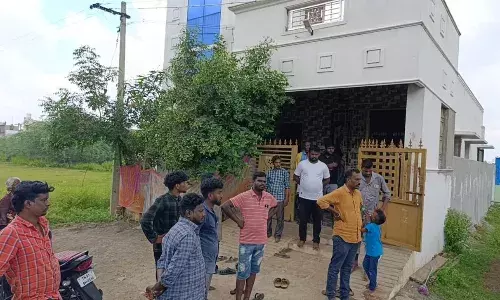 காஞ்சிபுரம் அருகே வீட்டின் பூட்டை உடைத்து 30 சவரன் நகை கொள்ளை..! காஞ்சிபுரம் அருகே வீட்டின் பூட்டை உடைத்து 30 சவரன் நகை கொள்ளை..!