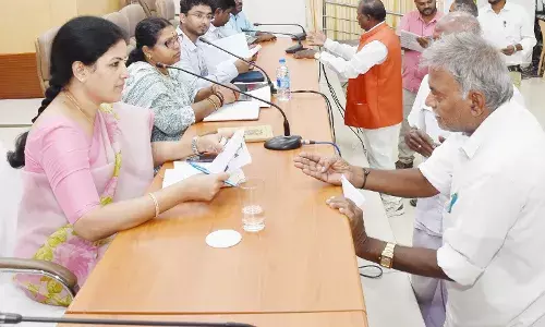காஞ்சிபுரம் மாவட்ட ஆட்சியர் தலைமையில் பொது மக்கள் குறைதீர்க்கும் கூட்டம் காஞ்சிபுரம் மாவட்ட ஆட்சியர் தலைமையில் பொது மக்கள் குறைதீர்க்கும் கூட்டம்